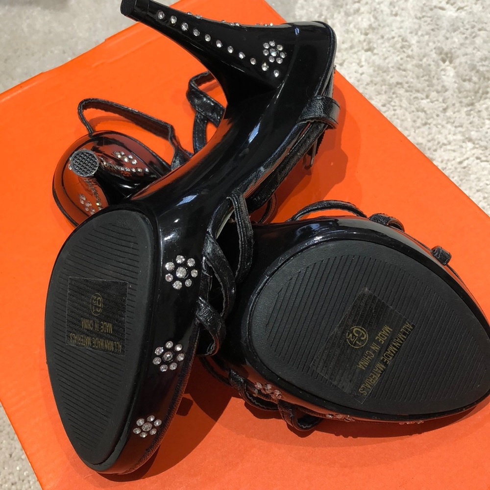 Shoes - Picture 7 of 8